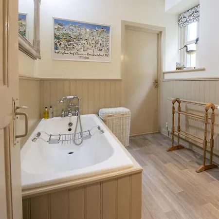 Casa de Férias The Gamekeeper At Hole Bottom 4 *