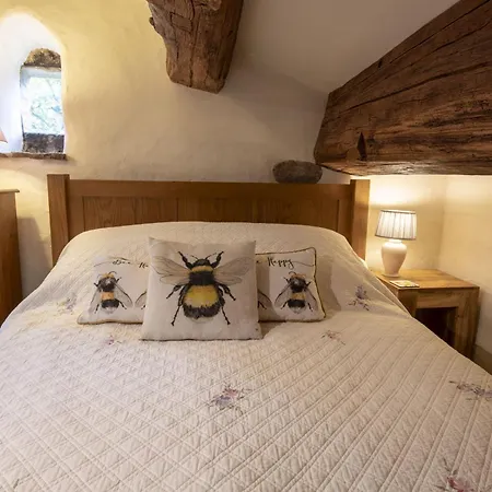 Casa de Férias The Gamekeeper At Hole Bottom 4 *