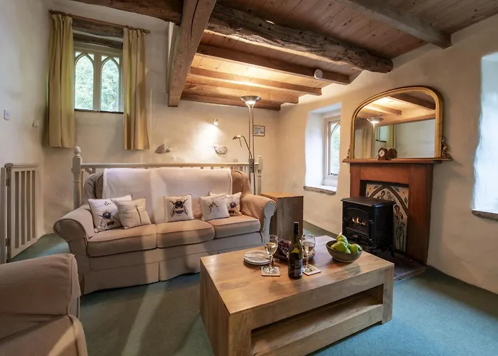 The Gamekeeper At Hole Bottom 4 *